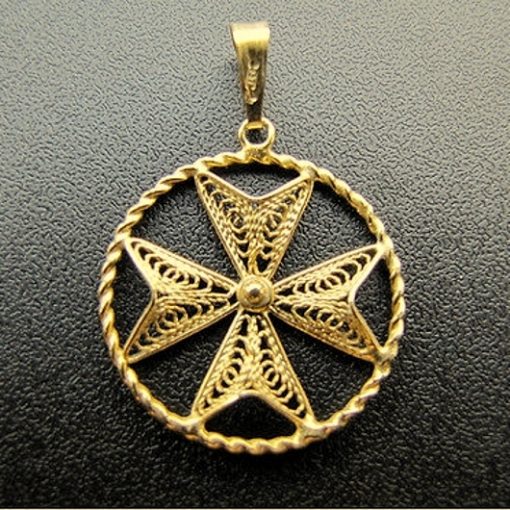 9ct Gold filigree Maltese Cross pendant