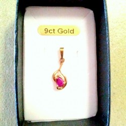 9ct Gold pendant Ruby