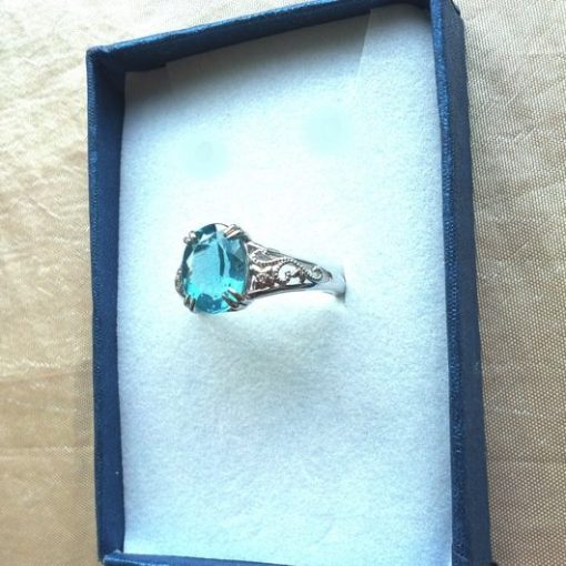 14kt white Gold ring blue stone