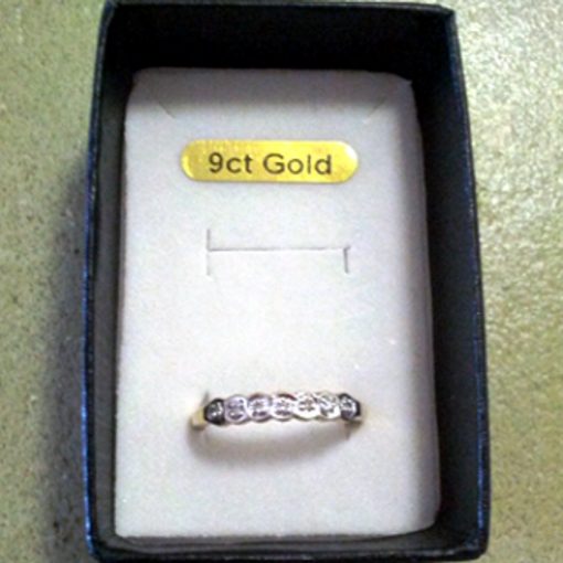 9ct Gold ring Diamonds