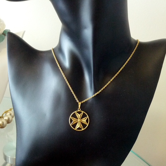 9ct Gold filigree Maltese Cross pendant
