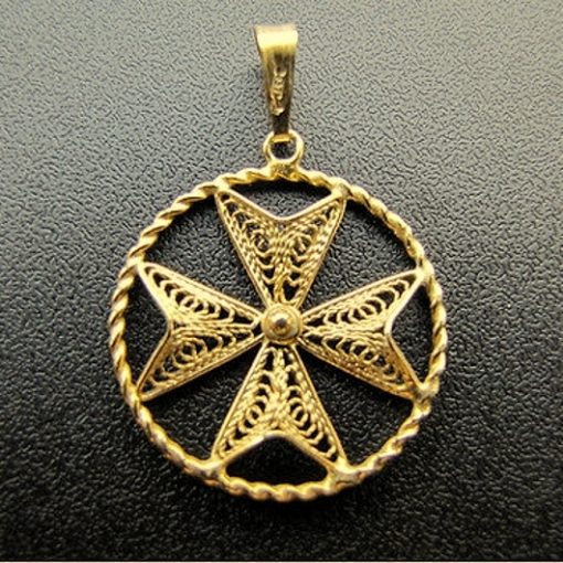 9ct Gold filigree Maltese Cross pendantant