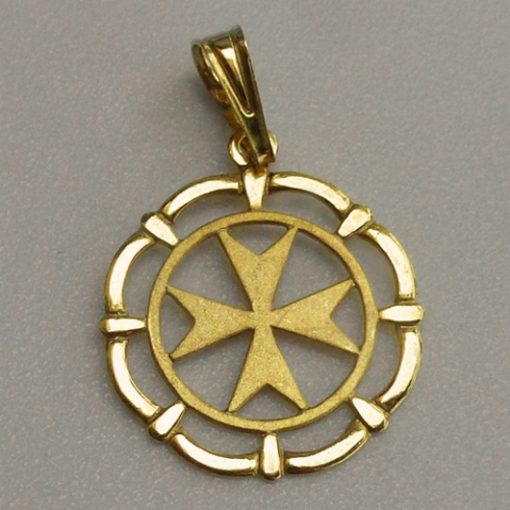 9ct Gold Maltese Cross framed circle pendant 2.1cm