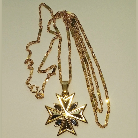 9ct Gold Maltese Cross pendant 2.2cm marquis stones Blue
