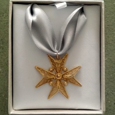 18ct Gold filigree Maltese Cross pendant 3cm