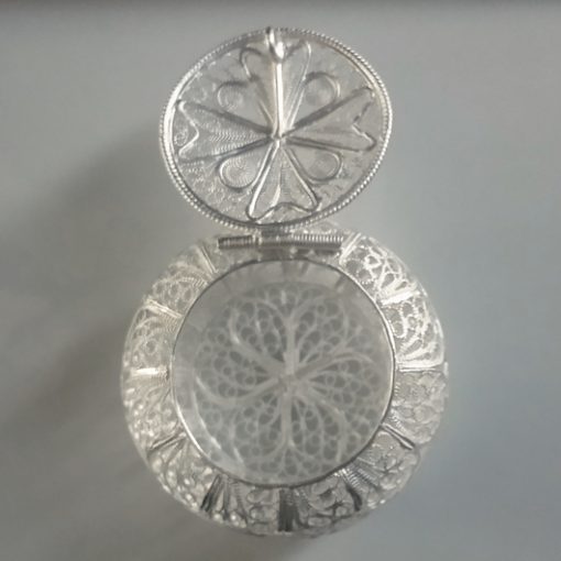 Sterling Silver filigree trinket box Maltese Cross round open