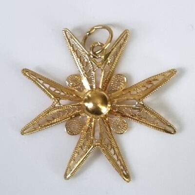 18ct Gold filigree Maltese Cross pendant 2.8cm